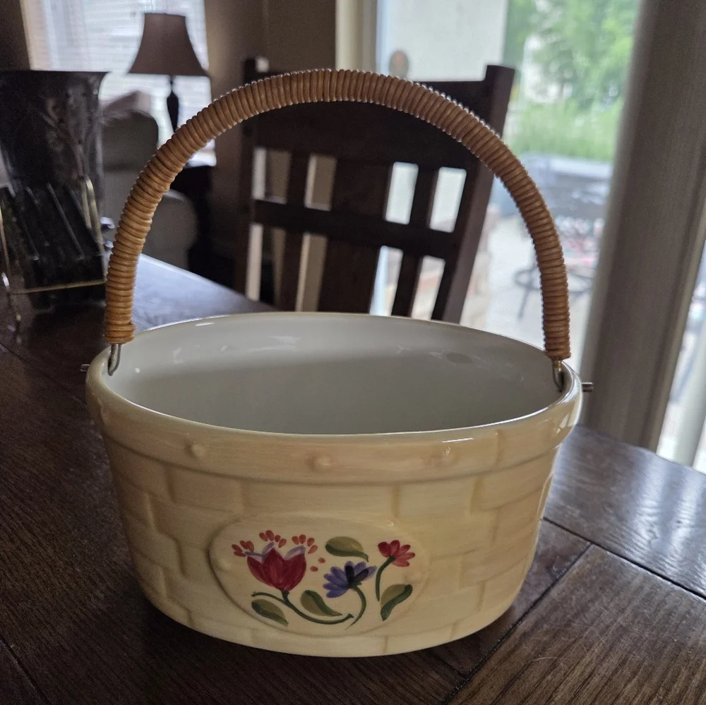 Pfatzgraff 2007 Napoli Oval Basket With Wicker Handle